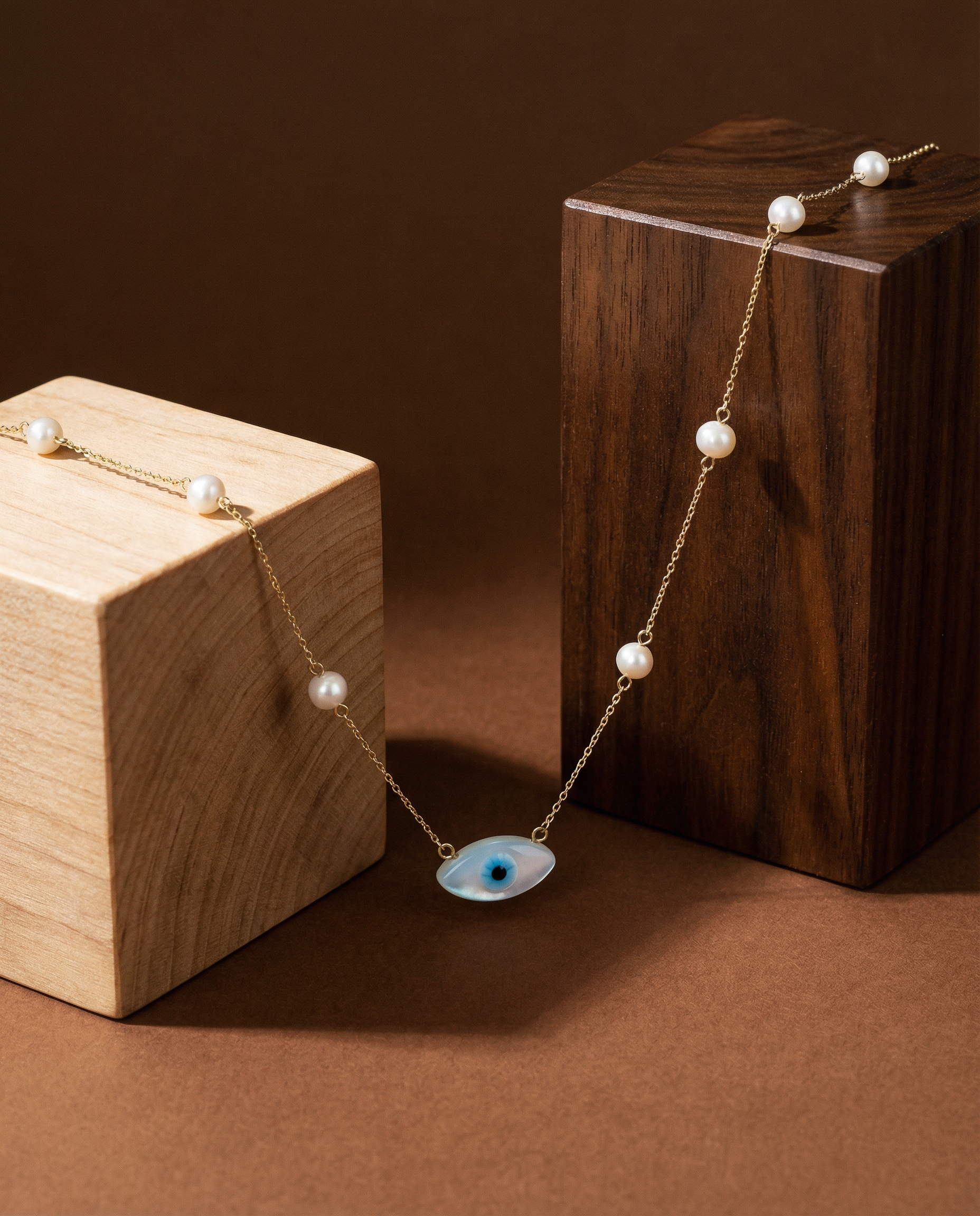 Pearly Eye Necklace