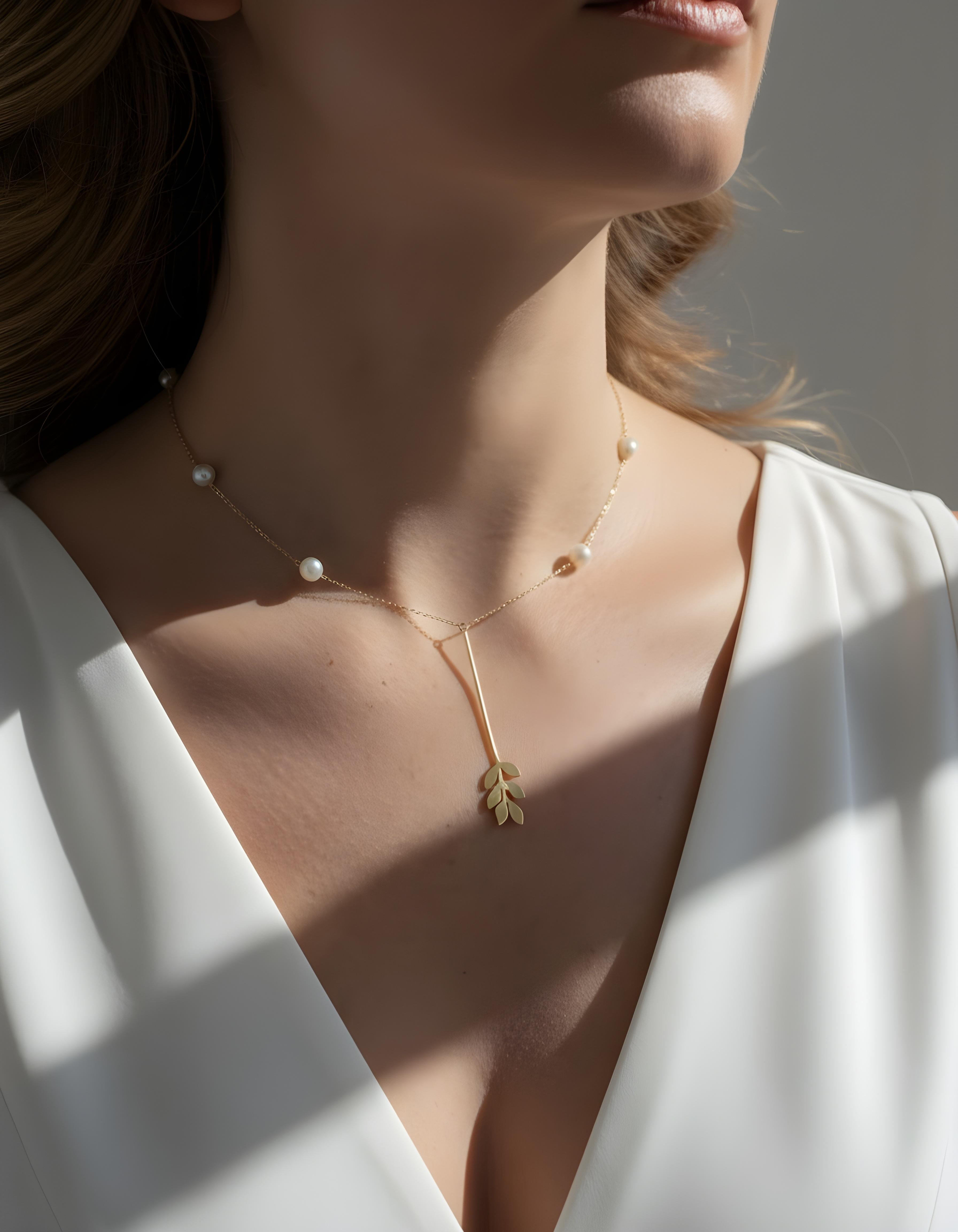 Cora Leaf Whisper Necklace